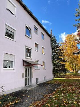 Hauseingang - 2 Zimmer Etagenwohnung zum Kaufen in Neusäß