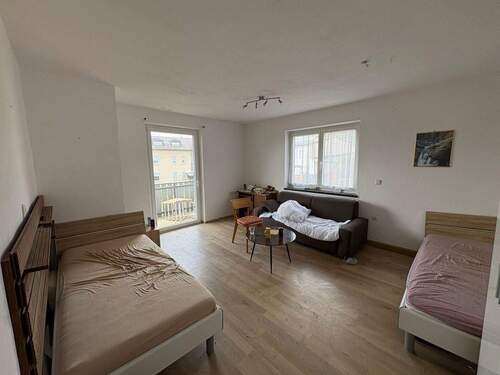 Schlafzimmer beispielhaft - Mehrfamilienhaus, Wohnhaus mit 391,00 m² in Wiesau zum Kaufen