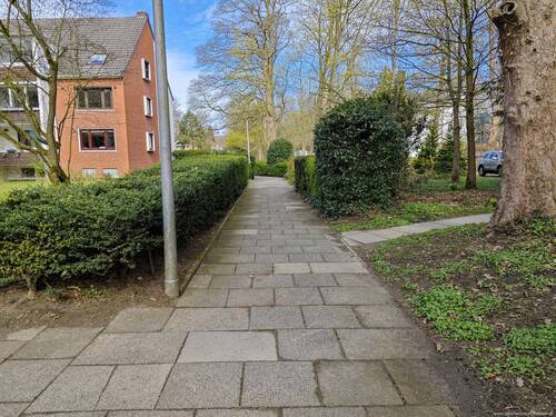 Weg zum Haus - 2 Zimmer Etagenwohnung zum Kaufen in Bremen