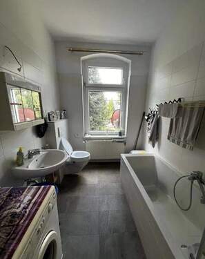 Tageslichtbad mit Wanne - 