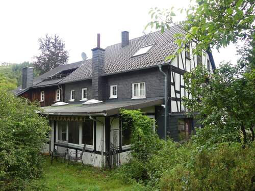 Rückseite mit Anbau - 8 Zimmer Einfamilienhaus in Wissen