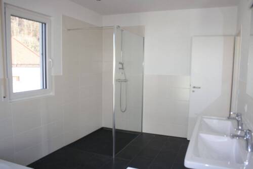 Bad mit Duschbereich - 