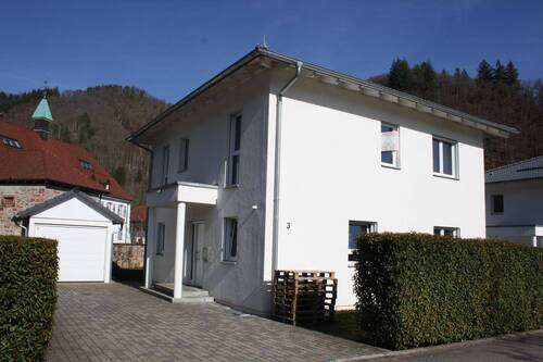 Süd- Westansicht - Ach Kínder es ist so schön hier... familienfreundliches Einfamilienwohnhauses mit geschmackvoller Ausstattung, ein Grundstück mit eigenem kleinen Bach