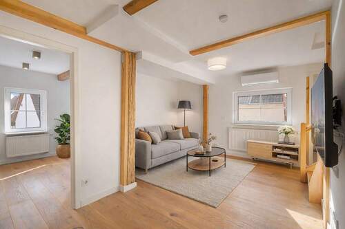 Visualisierung Wohnzimmer - Hofheim-Diedenbergen: Modernisiertes Einfamilienhaus mit Einliegerwohnung