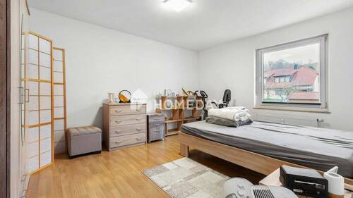 1. OG Schlafzimmer 1 - 