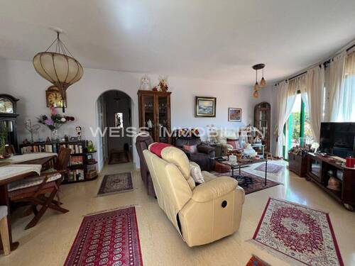 Wohnzimmer mit runder Glasfront - 3 Zimmer Etagenwohnung zum Kaufen in Teneriffa