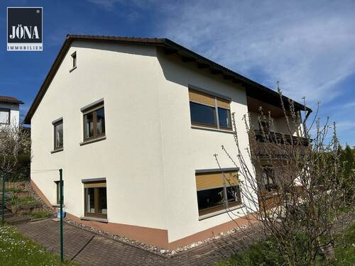 Bild 1 - Zwei Wohnungen, ein Zuhause: Großzügiges Wohnhaus mit herrlichem Fernblick