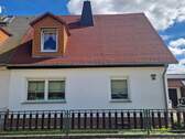 Haus Vorderansicht - Ein-Zweifamilienhaus in Neukieritzsch