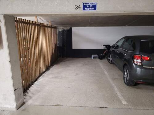 Tiefgaragenstellplatz - 