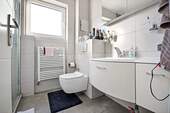 Badezimmer - Etagenwohnung mit 107,00 m&sup2; in Frankfurt am Main zum Kaufen
