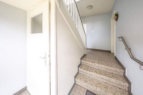 Treppenhaus - 1 Zimmer Mehrfamilienhaus, Wohnhaus zum Kaufen in Kamen