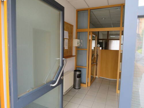 Eingangstür Bürokomplex - 