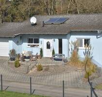 Neuwertiges Einfamilienhaus mit herrlichem Garten direkt am Wald. - Etschberg