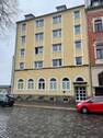 Haus Vorderansicht - schöne kleine Wohnung mit großem Balkon