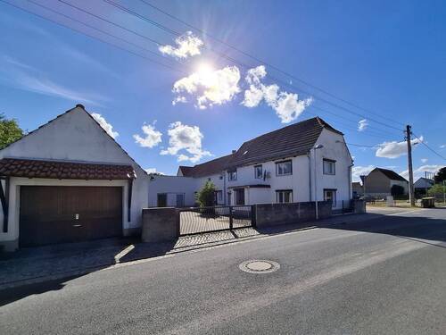 Straßenansicht - Ländlicher Hof mit viel Nebengelass zum Schnäppchenpreis