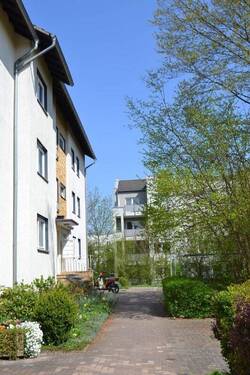 Birkenallee 99 - vorne, Eingangsbereich - Kleine 3-Zimmerwohnung mit Abendsonne am Baunsberg