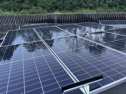 Solaranlage auf dem Gartenhaus - 