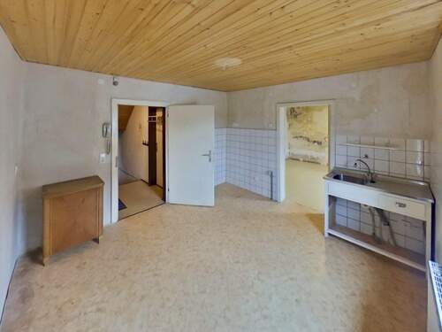 Küche im Obergeschoss - 8 Zimmer Doppelhaushälfte zum Kaufen in Rieschweiler-Mühlbach