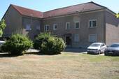 Hofansicht - *Dörschnitz - schöne 3- RWhg.* - 80.000,00 EUR Kaufpreis, ca.  77,60 m² Wohnfläche