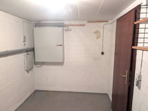 Keller / Hausanschluss 1 - 