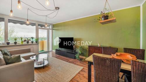 Wohnzimmer 1 - Helle 2-Zimmer-Wohnung mit Einbauküche und Loggia mit freiem Weitblick in Leverkusen-Wiesdorf