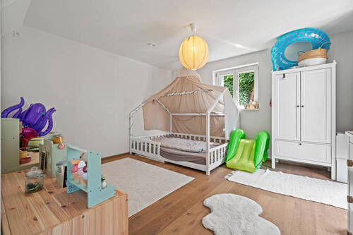 Kinderzimmer im Erdgeschoss - 