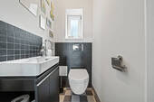 WC mit Fenster im Obergeschoss - 