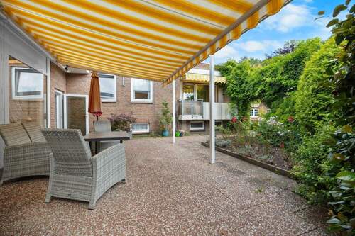 Terrasse - 7 Zimmer Mehrfamilienhaus, Wohnhaus zum Kaufen in Schortens / Grafschaft