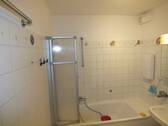 Badezimmer mit Wanne - 