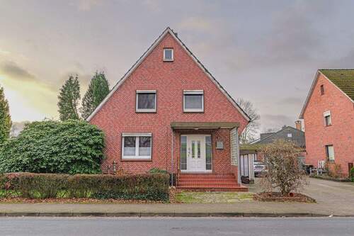 Außenansicht - RESERVIERT - Zentral gelegenes Haus mit schönem Grundstück und Entwicklungspotenzial!