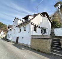 Einfamilienhaus mit Garage und einem weiteren Grundstück in Diemelstadt-Wrexen