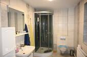 Gäste-WC mit Dusche - 