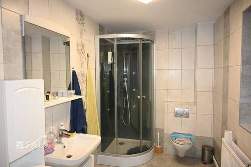 Gäste-WC mit Dusche - 