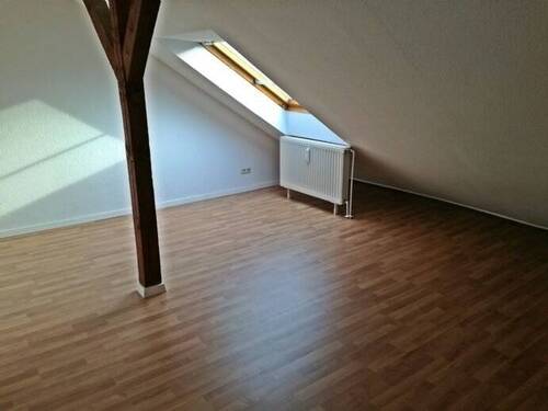 Schlafzimmer mit Laminat - 