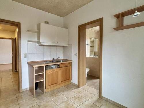 1. OG Küche mit Blick im Flurbereich - 