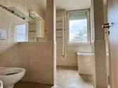 1. OG Wohnung Badezimmer - 