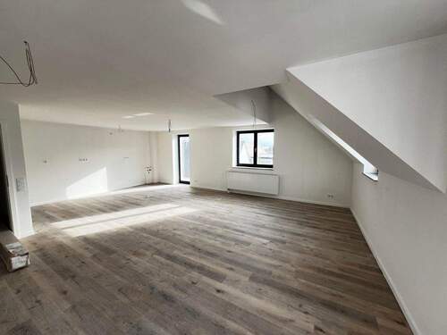 Wohnzimmer mit Blick zur Küche - 