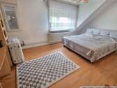 17Vorderhaus DG Schlafzimmer - 
