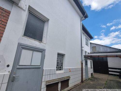 03 Ansicht Mittelbau und Scheune mit Hinterhaus - 1 Zimmer Mehrfamilienhaus, Wohnhaus in Edingen-Neckarhausen