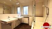 Modernes Badezimmer mit Fenster! - 