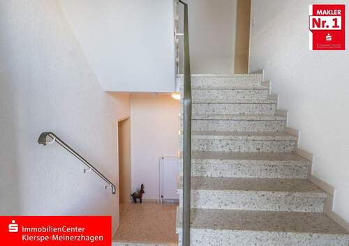 Treppenhaus Erd- und Untergeschoss - 3 Zimmer Terrassenwohnung zum Kaufen in Meinerzhagen