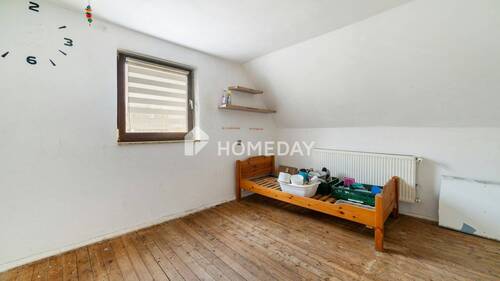 1. OG Schlafzimmer 1 - 