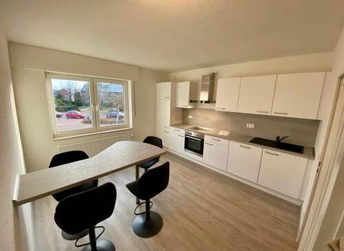 Moderne Küche mit Esstisch - 2 Zimmer Etagenwohnung zur Miete in Neuenkirchen b. Bramsche