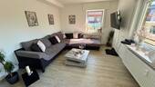 Wohnzimmer mit Sofa - 2 Zimmer Etagenwohnung in Neuenkirchen b. Bramsche