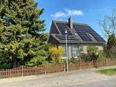 Frontansicht, Photovoltaik - Einfamilienhaus mit 150,00 m² in Neubrandenburg zum Kaufen