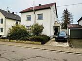 Außenansicht - Familienidyll mit viel Platz - Ein- bis Zweifamilienhaus mit großem Garten in Ensdorf