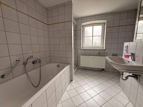 Bad - Etagenwohnung mit 65,30 m&sup2; in Zwickau zur Miete