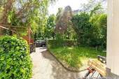 Vor dem Haus - 