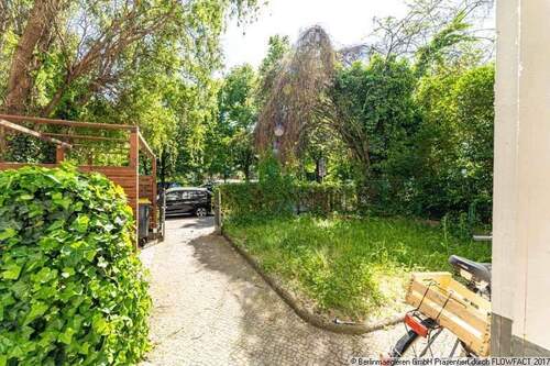 Vor dem Haus - 