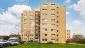 Außenansicht 1 - Helle 2-Zimmer-Wohnung mit Loggia, schönem Ausblick und Garage